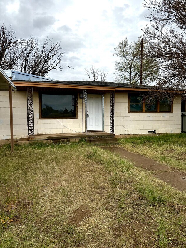 1717 Grant St, Levelland, TX 79336 House Rental in Levelland, TX