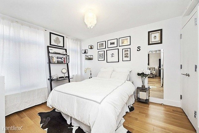 Building Photo - 1 br, 1 bath Apartment - 56 Stagg Street 3B