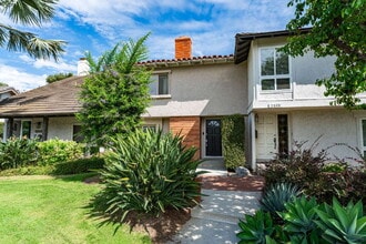 Building Photo - 2506 Vista Del Oro