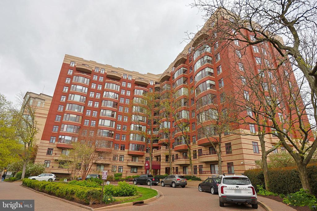 Primary Photo - 2400 Clarendon Blvd