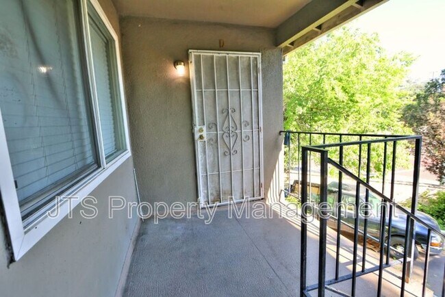 Foto del edificio - 7877 Sayonara Dr