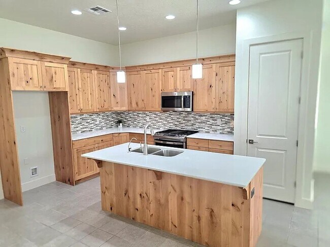 Foto del edificio - 3 Bedroom Home In 55+ Community!