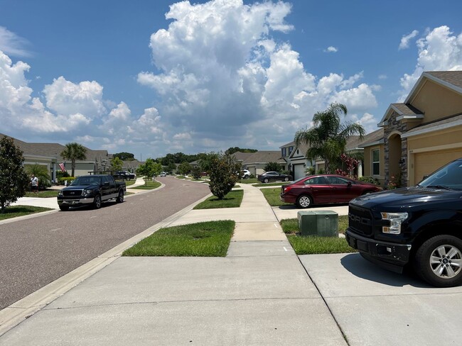 Foto del edificio - Almost new 5-bedroom, 3-bath home ready to...