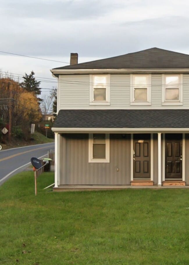 Building Photo - 303-305 E Maple St