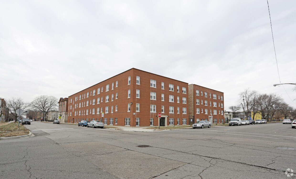 Foto principal - 4950-4952 S Prairie Ave