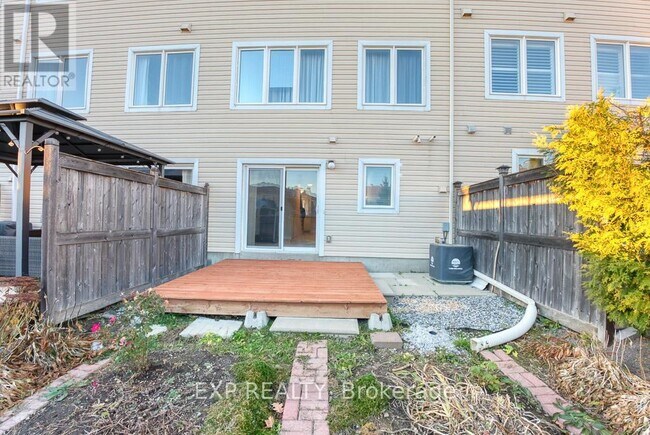 Building Photo - 513 Coldwater Cres