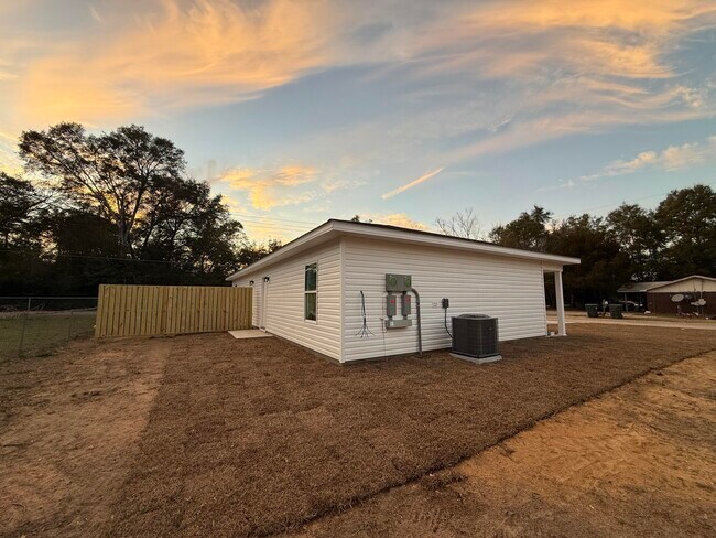 Foto del edificio - 32 Constitution Ave