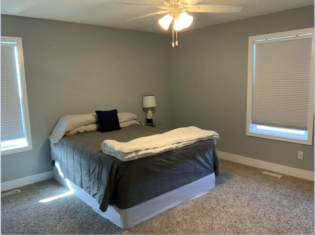 Building Photo - 6891 Myers Lake Ave NE