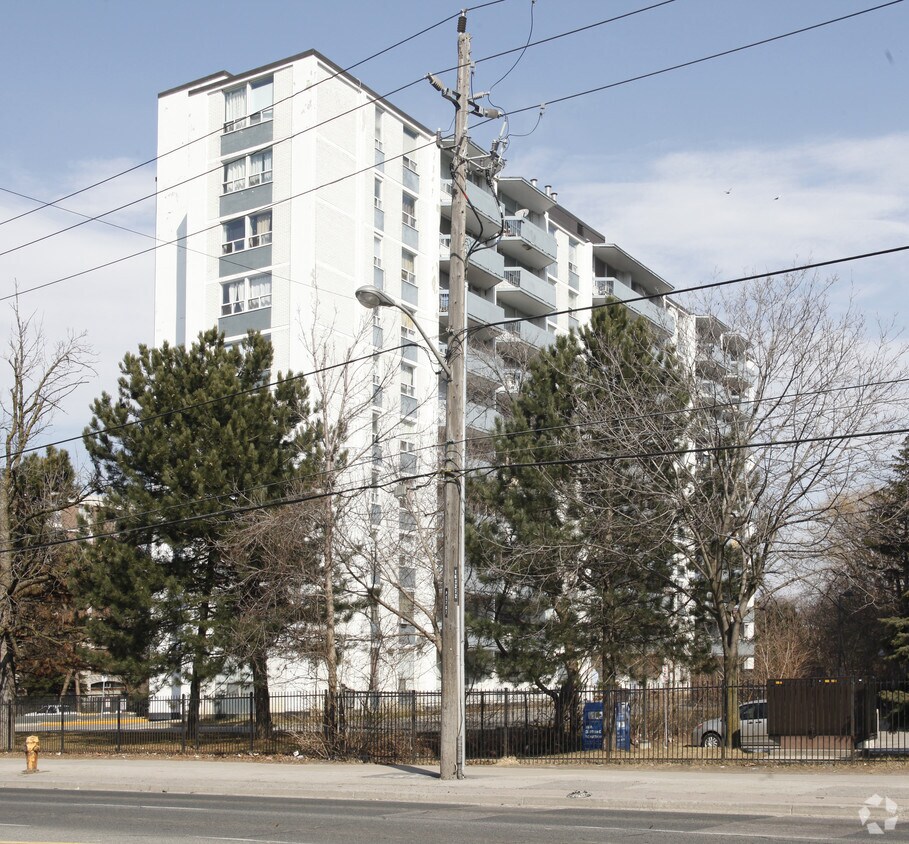 Photo du bâtiment - WESTPARK APARTMENTS