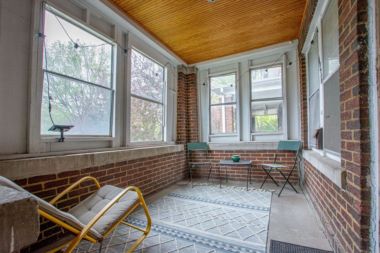 4934-4936 Davenport Street - 4934-4936 Davenport Street