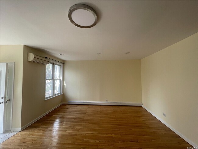 Foto del edificio - 146-33 58th Rd