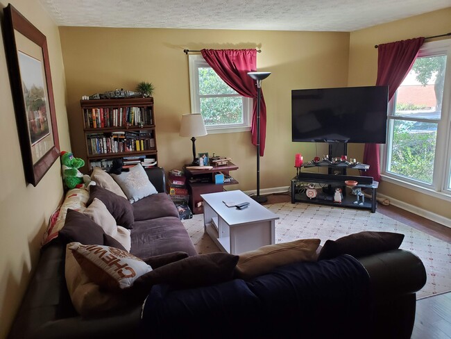 Building Photo - 3905 Hidden Springs Dr
