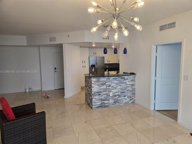 Foto del edificio - 7900 Harbor Island Dr
