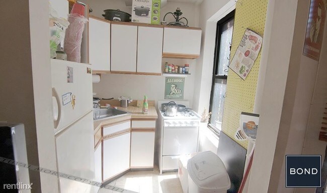 Building Photo - 3 br, 1 bath Apartment - 211 1st Ave