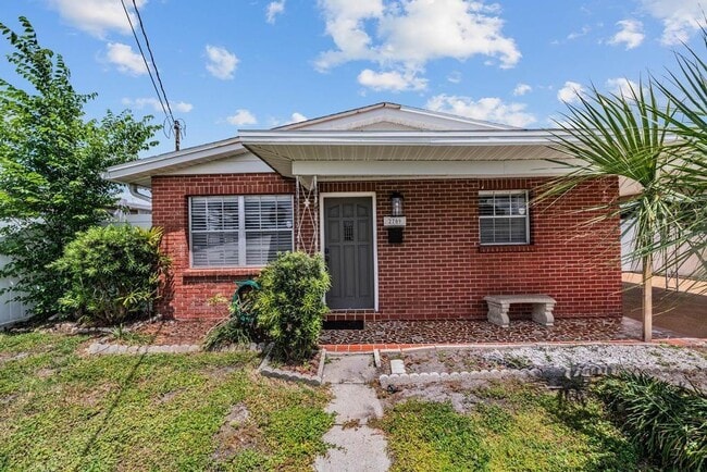 Building Photo - 2709 W Abdella St