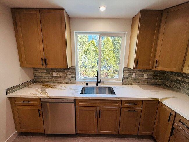 Foto del edificio - 1084 Dedi Ave