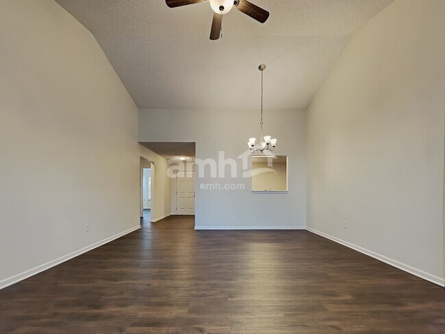 Foto del edificio - 15522 Dry Creek Rd