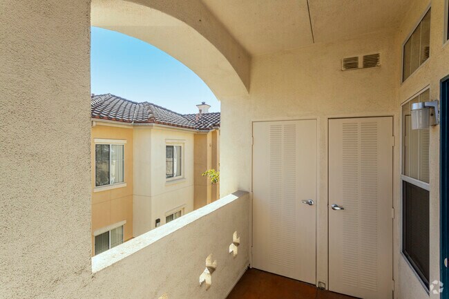 2HAB, 2 A - 950 ft² - Rancho Carrillo Apartments | Affordable Apartments