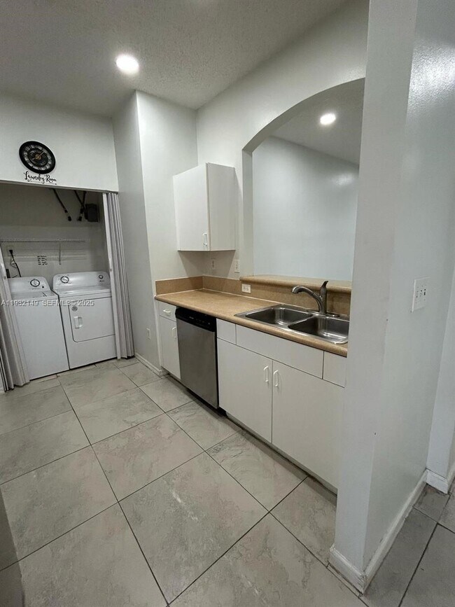 Foto del edificio - 4295 NE 10th Ct