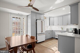 Building Photo - 3031 S Columbus St