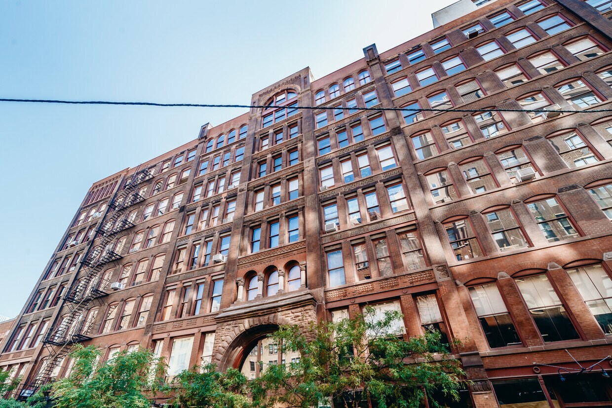 Primary Photo - 711 S Dearborn St
