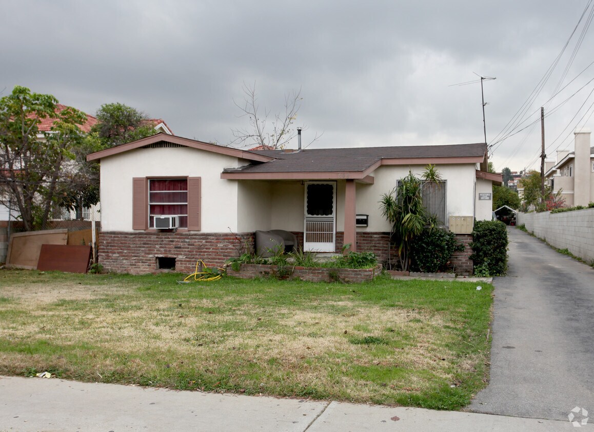 Building Photo - 808 E Newmark