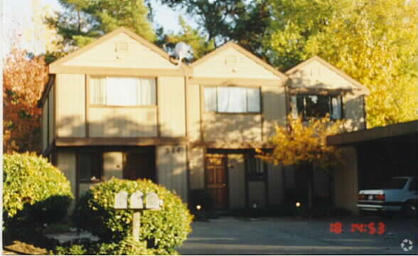 Building Photo - 944 Hough Ave