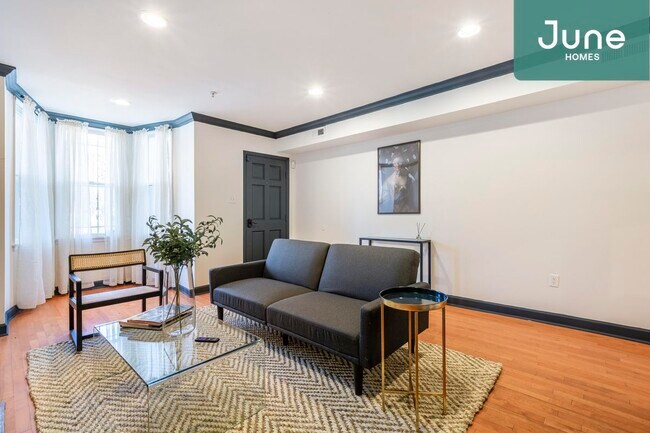 Building Photo - ROOM ONLY in 3-bed/3.0-bath Home