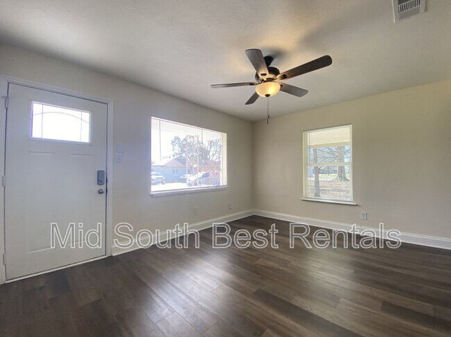 Foto del edificio - 28 Neal Pl