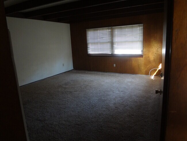 Building Photo - 4943 Olivewood Ave