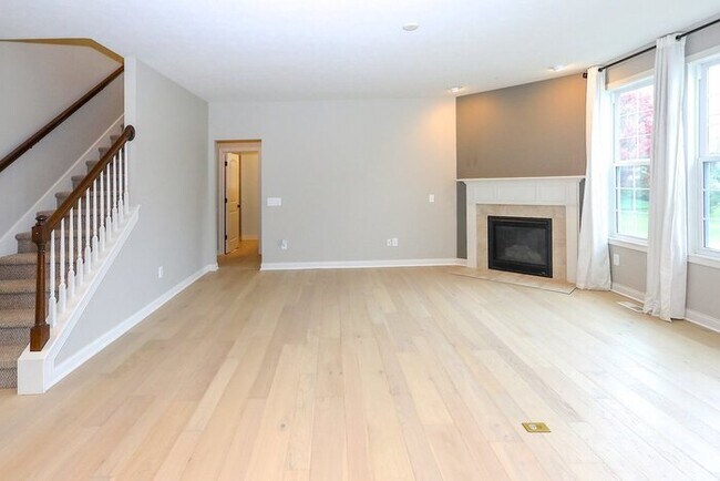 Building Photo - 5 Bedroom 4 Bathroom Home With Finished Ba...