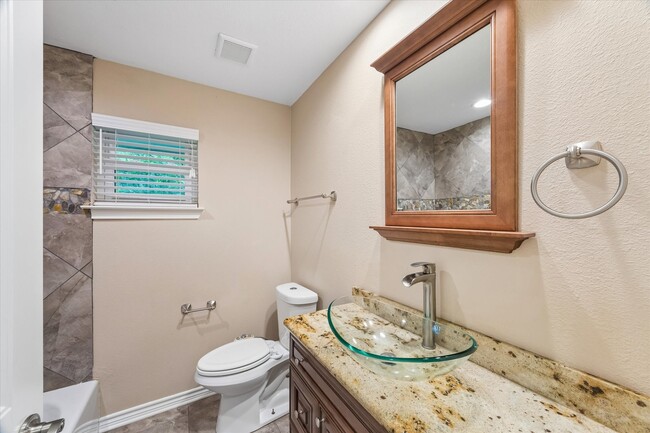 Building Photo - 3711 Manor Ln