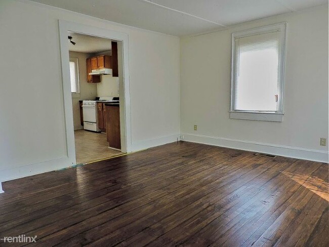Building Photo - 2 br, 1 bath House - 526 Manly Ave