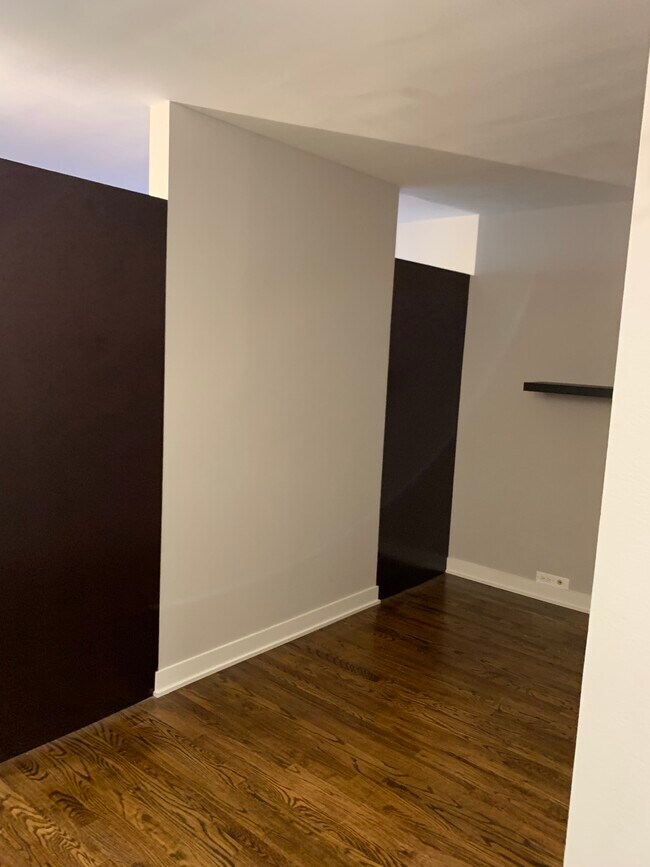 Building Photo - 2600 N Hampden Ct