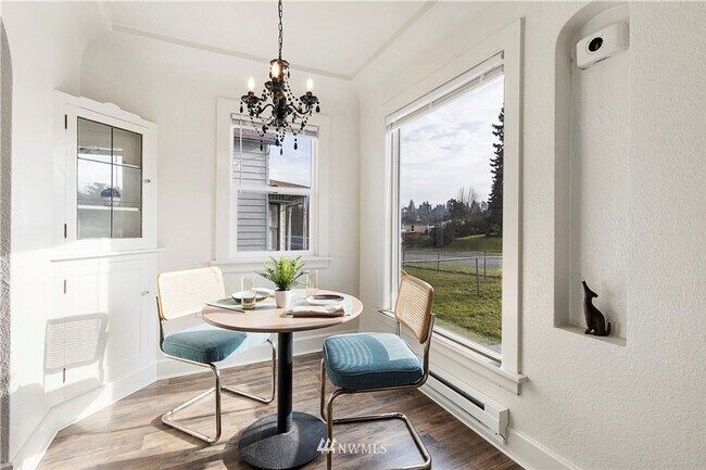 Foto del edificio - Charming 2 Bedroom Home In Tacoma