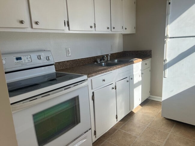 Building Photo - 2 bedroom 1 bath home for rent for $875. W...