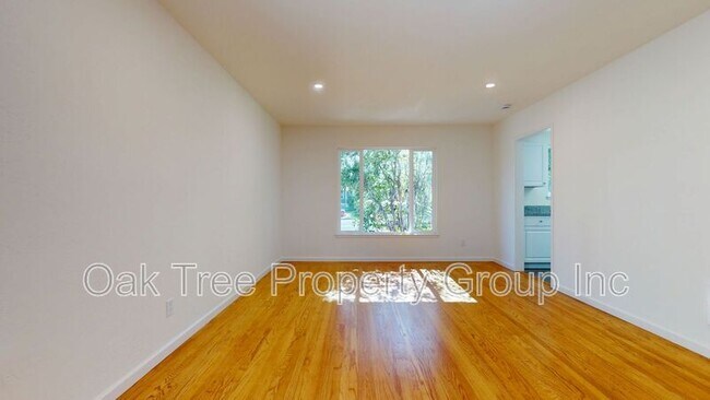 Foto del edificio - 2057 Central Ave