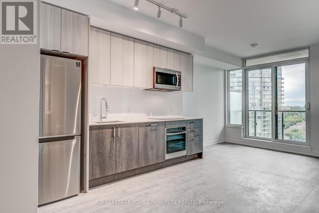 Building Photo - 1926 Lake Shore Blvd W