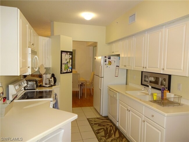 Building Photo - 690 Lalique Cir