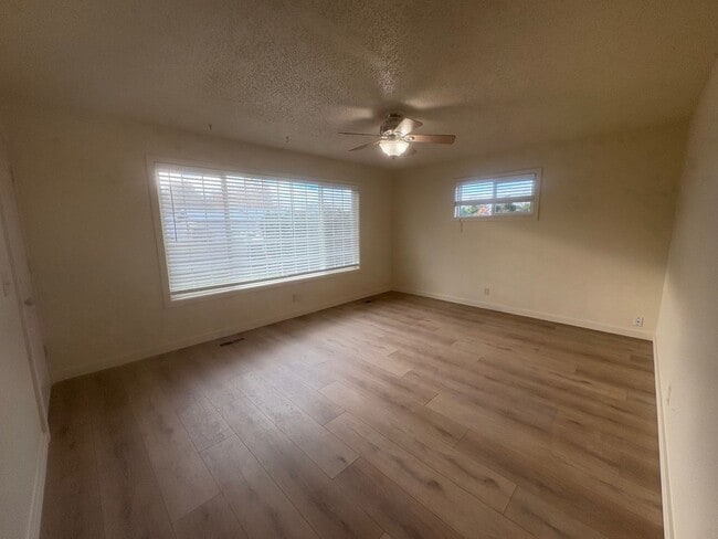 Building Photo - sim614/616