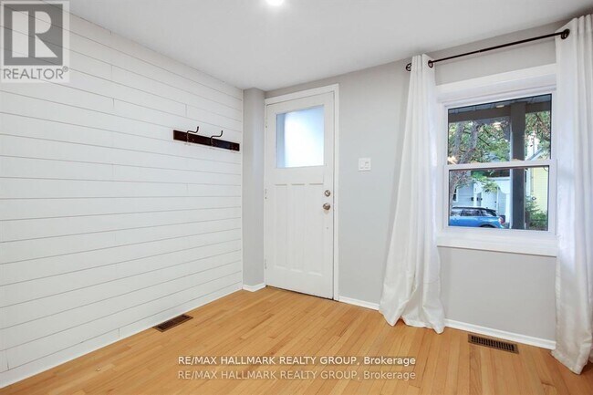 Building Photo - 231 St Andrew St