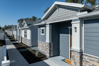 Building Photo - Yardly Crossings