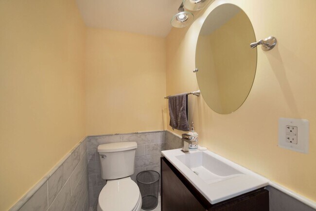 Foto del edificio - Available Now!  // 3bedroom 2.5 bathroom C...