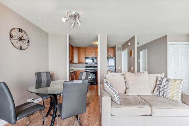 Foto del edificio - 5445 N Sheridan Rd