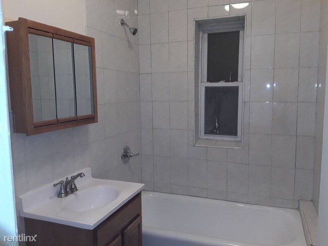 Foto del edificio - 2 br, 1 bath Apartment - 603 Midwood St