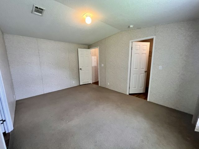 Building Photo - 2015 Scranton Ave