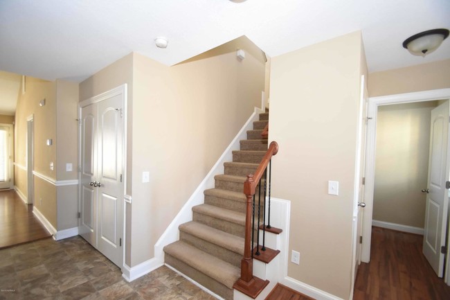 Building Photo - 2205B Sweet Bay Drive.
