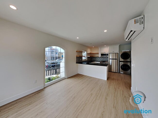 Foto del edificio - 3831-3835 3rd Avenue - 3835 3rd Ave Apt 1