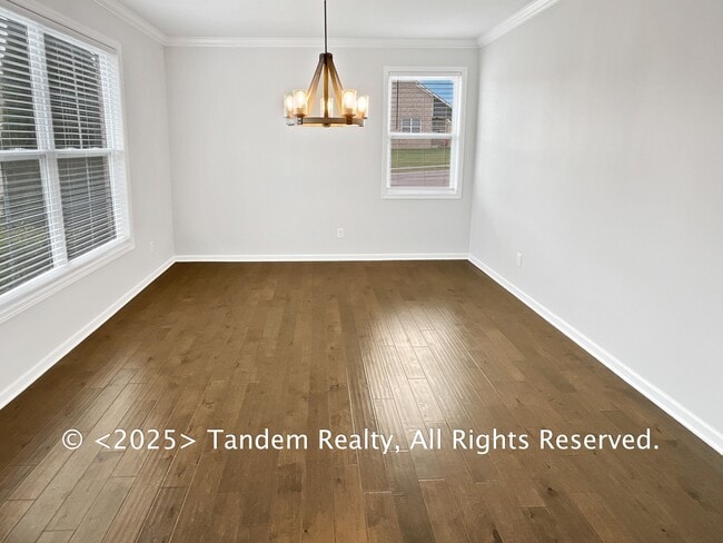 Foto del edificio - 8020 Forest Hills Dr