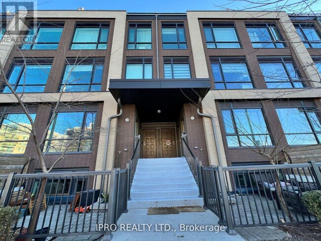Building Photo - 639-639 Lawrence Ave W